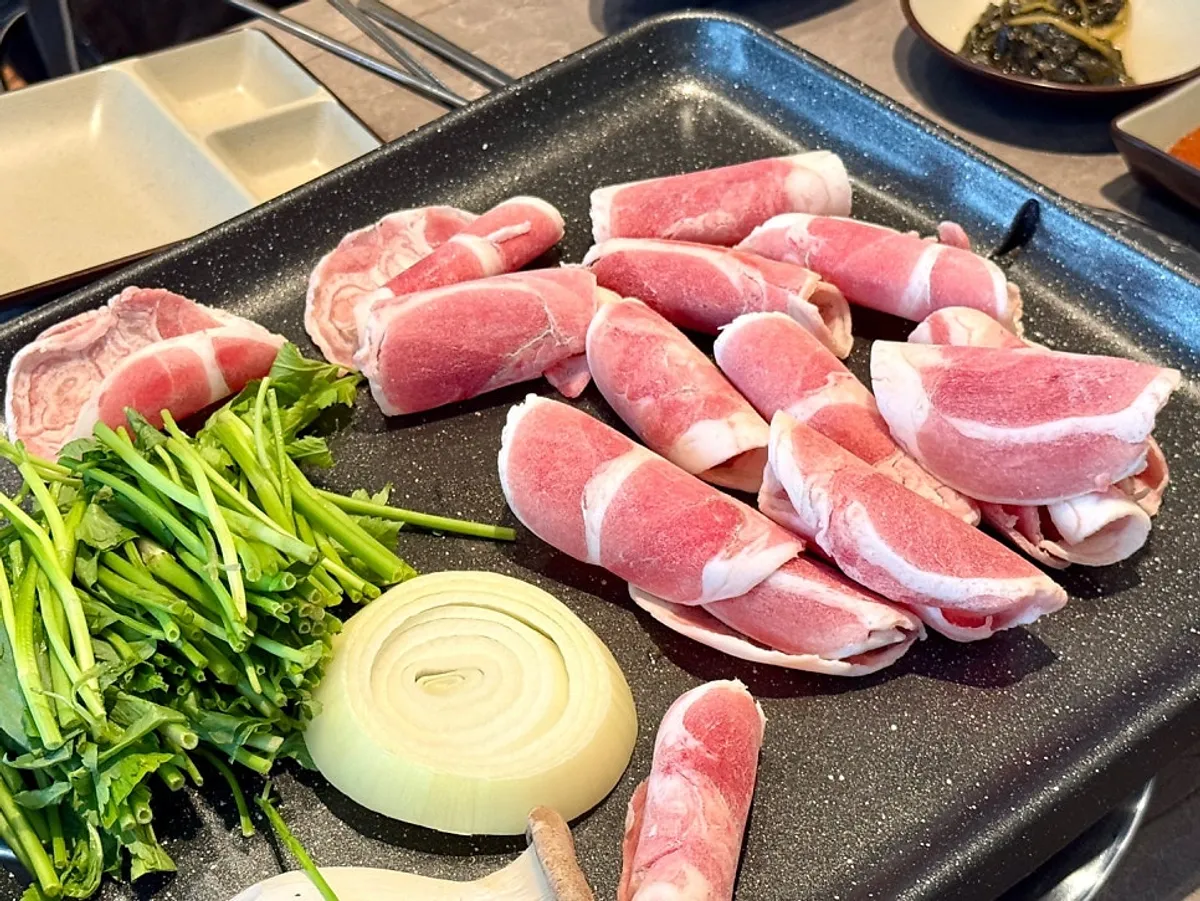Duck chadol BBQ table setting at Deo Chadol in Gwacheon