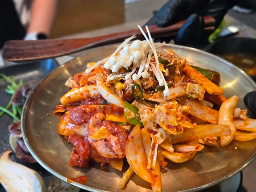 300g raw duck spicy stir-fry with side dishes