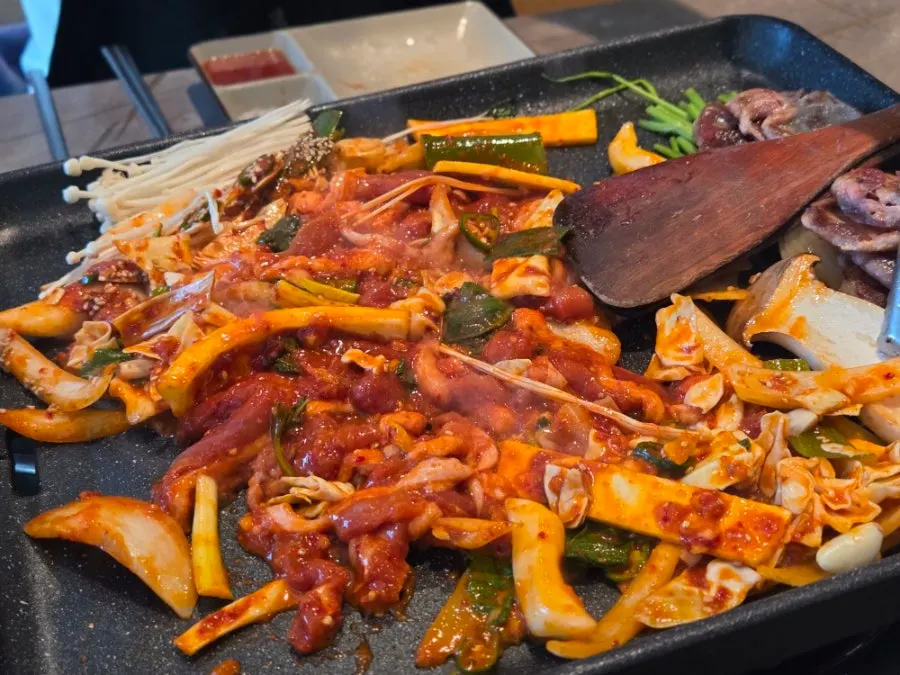 Sauced raw duck stir-fry on the grill