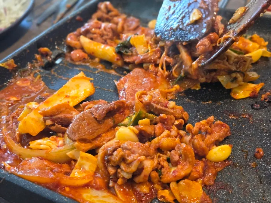 Raw duck stir-fry served with rice
