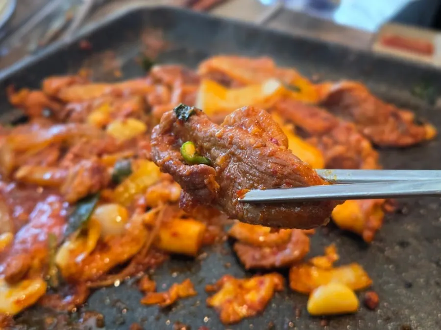 Duck chadol BBQ and stir-fry side by side