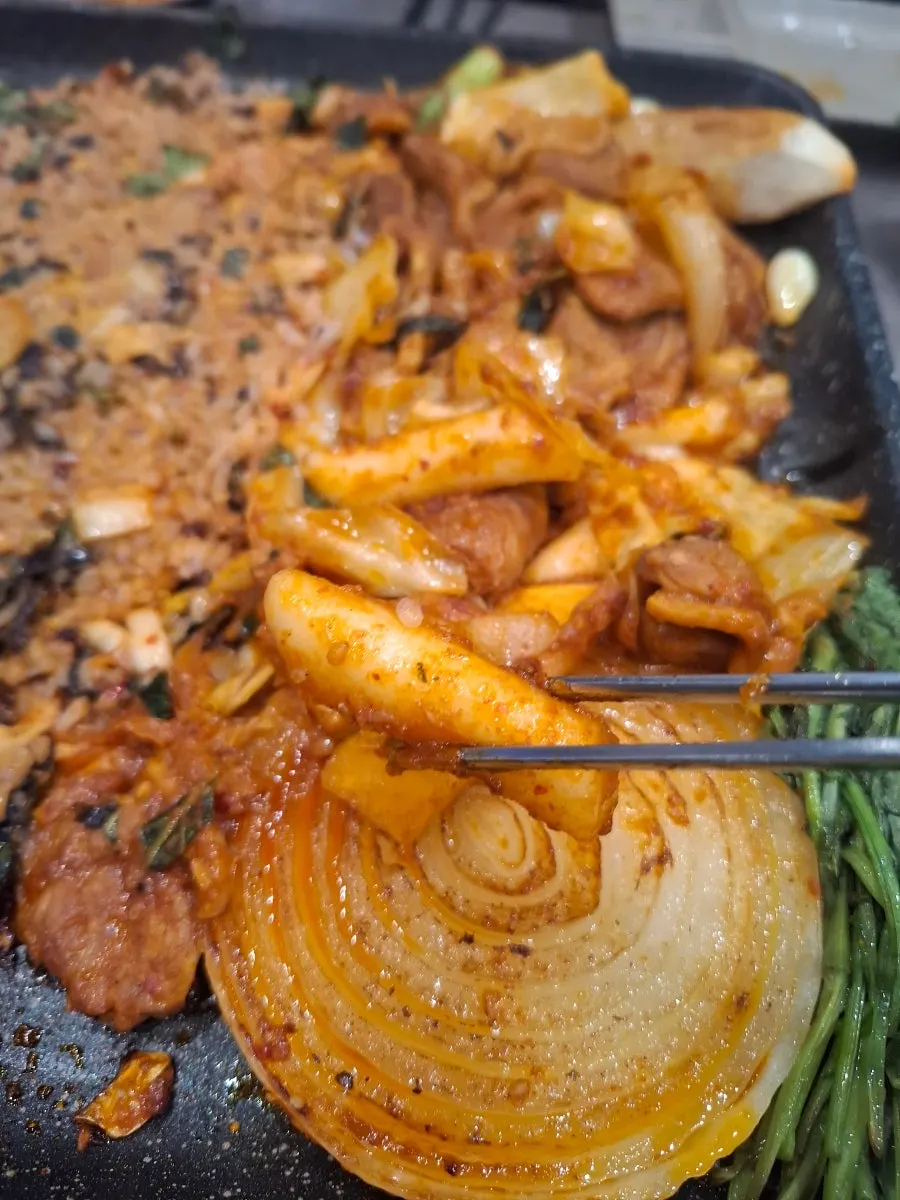 Spicy duck with rice cakes
