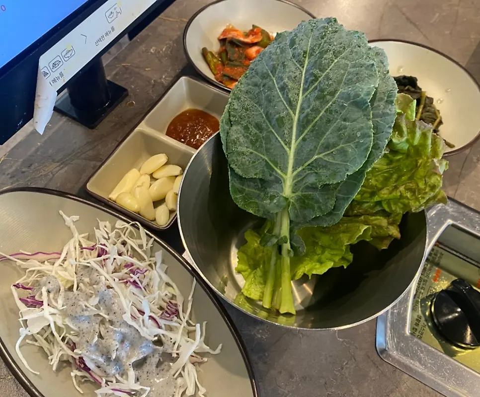 더 차돌 커플코스 기본 밑반찬 세팅