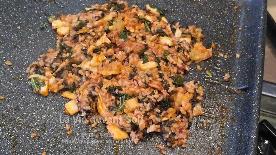 Self-serve banchan bar at Deo Chadol