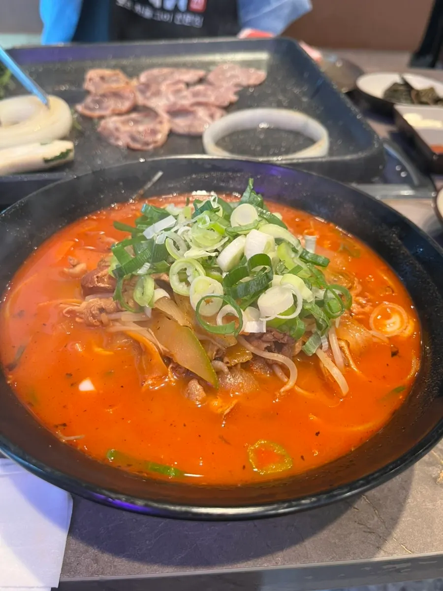 一碗青瓦台鸭肉牛胸肉짬뽕