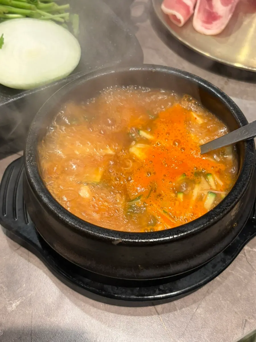 잘 구워진 오리차돌 한 점
