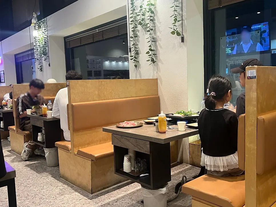 Deo Chadol's clean restaurant interior