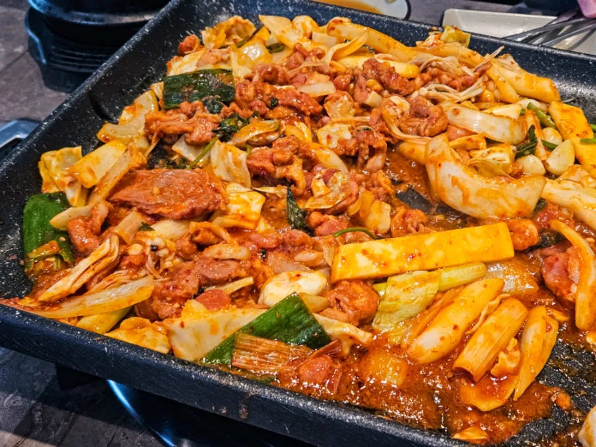 양배추와 고구마, 떡이 들어간 오리주물럭