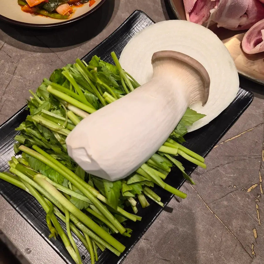 오리차돌구이 200g 생고기 접시