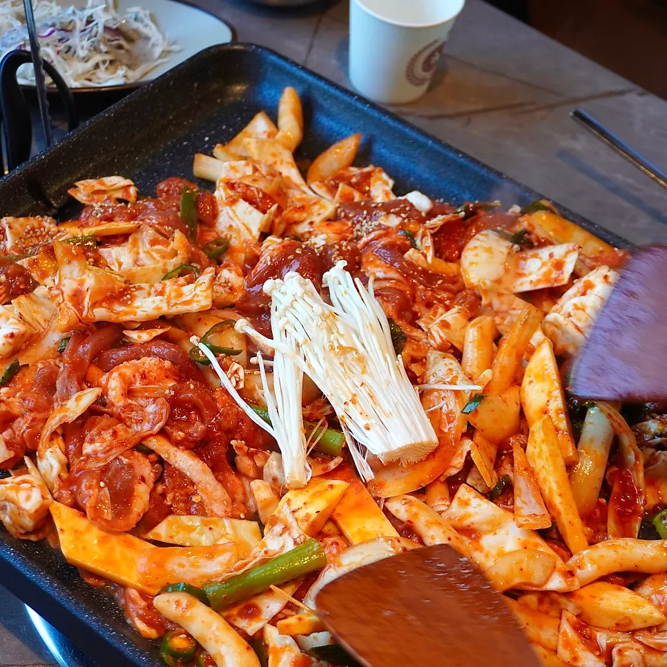 밀떡을 곁들인 오리주물럭