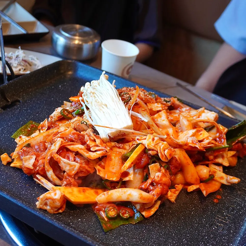 밀떡을 곁들인 오리주물럭