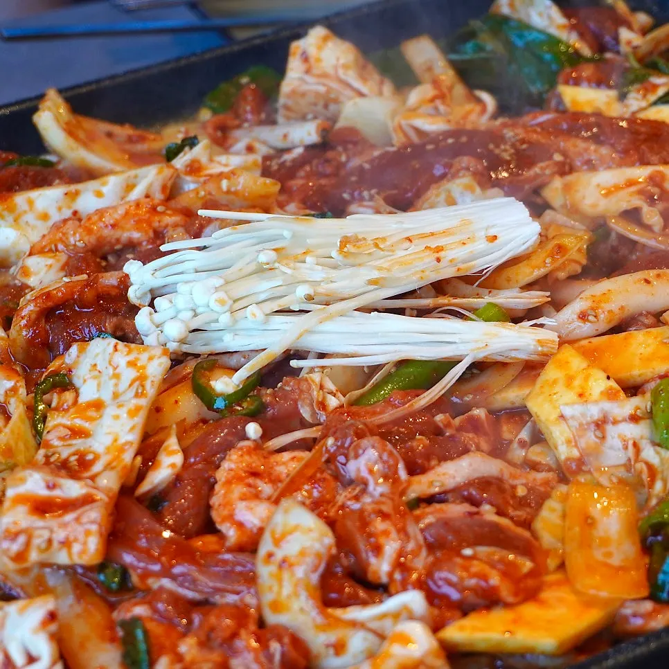 야채와 함께 익히는 오리주물럭