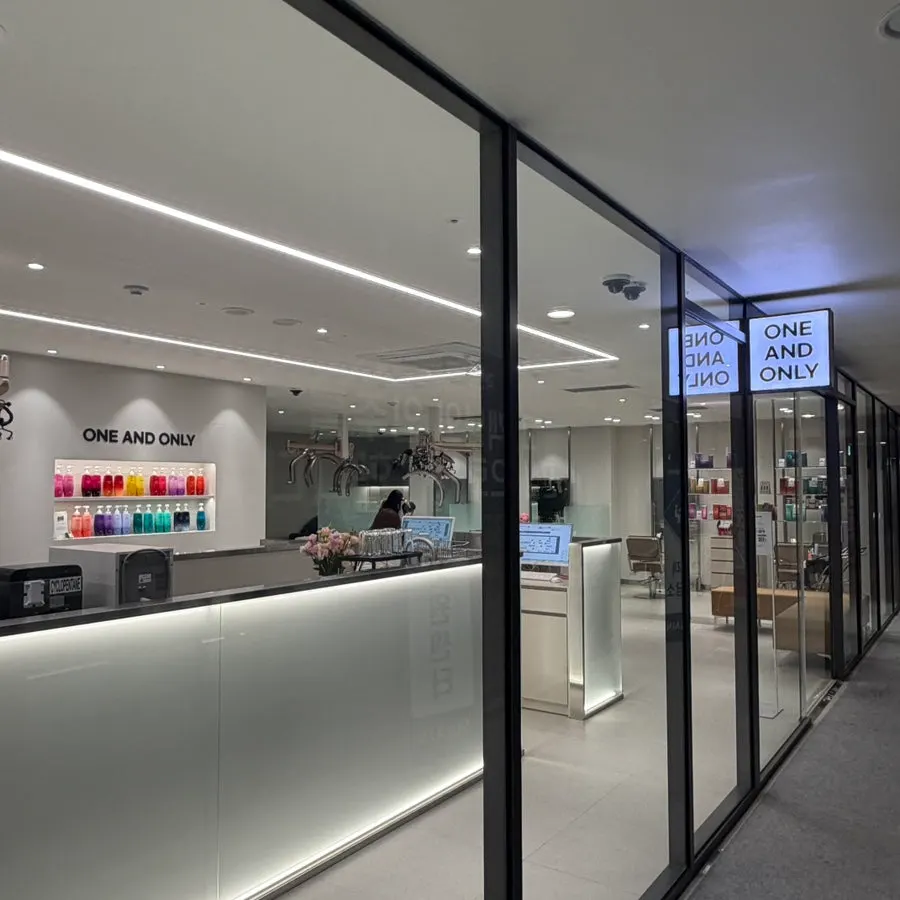 Access route to the reopened hair salon