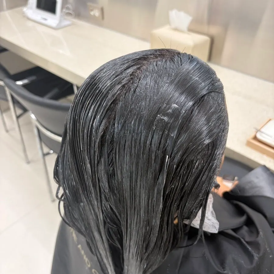 Grown-out roots before coloring