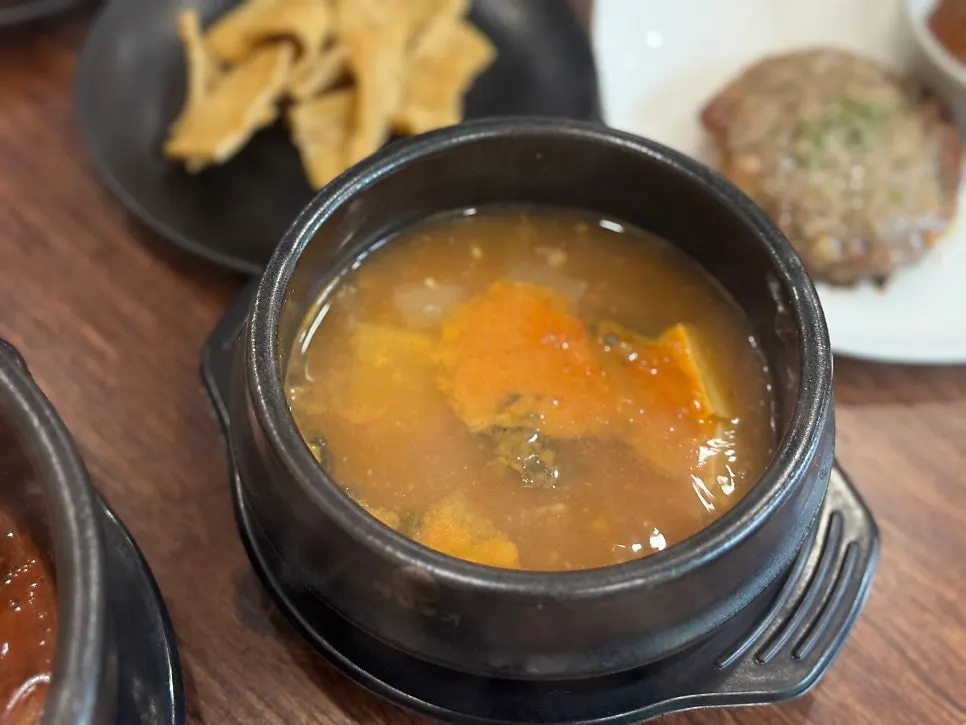 된장찌개까지 나온 갈비찜 한상차림