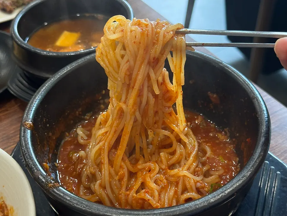 남은 양념에 비빈 감자 사리