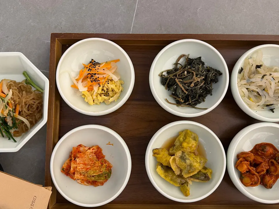 전복 순살 가자미 정찬이 표시된 메뉴 페이지