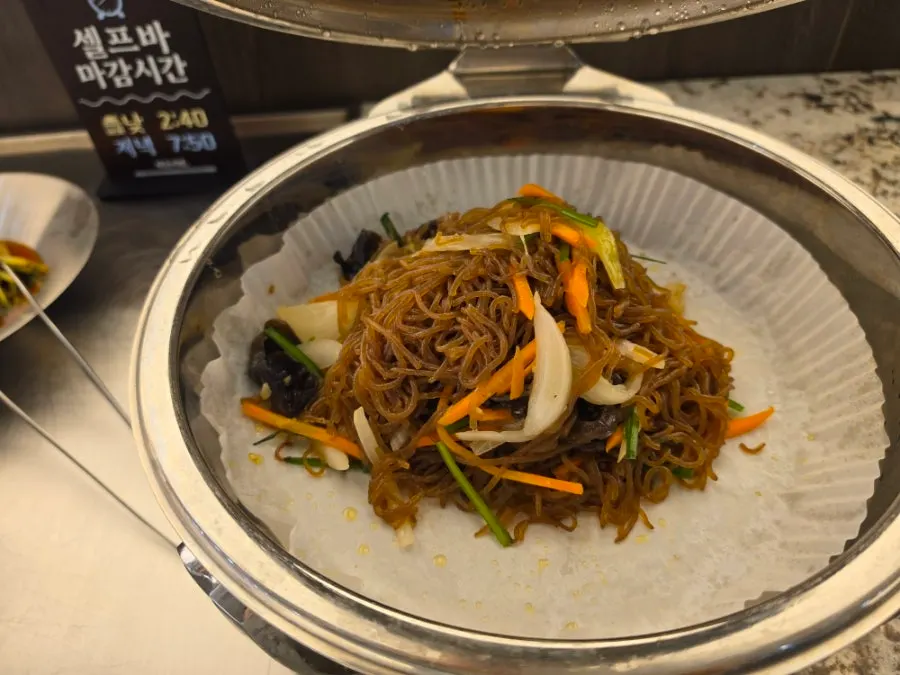 고사리무침과 도라지무침 등 나물 반찬