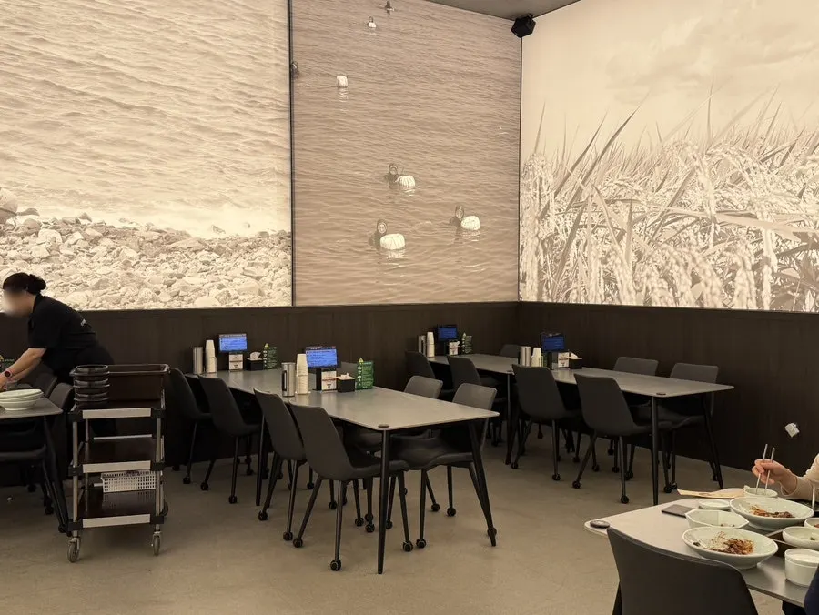 Dining hall at Haenon Miyeok Gwacheon Direct Branch with relaxed seat spacing