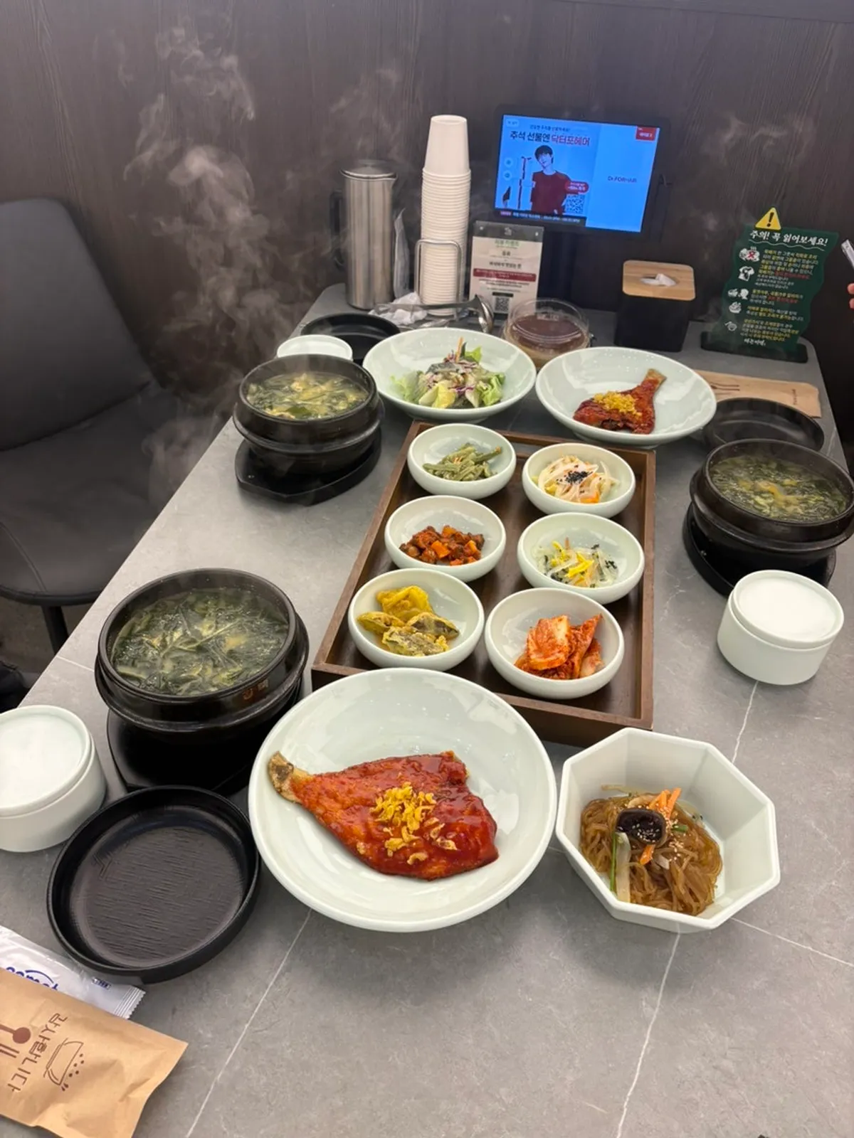 A full seaweed soup set meal at Haenon Miyeok Gwacheon Direct Branch