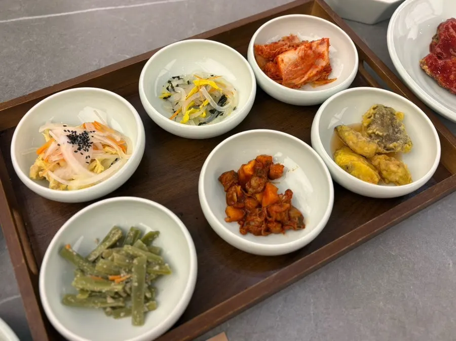 Refillable seasoned clam muchim side dish