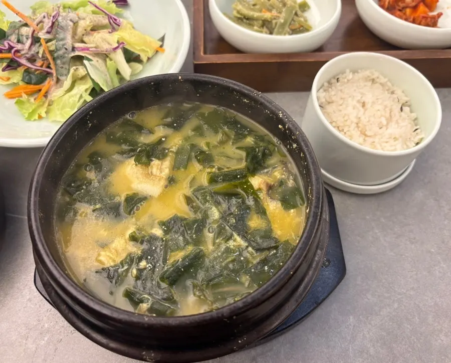 A bowl of boneless flounder seaweed soup set