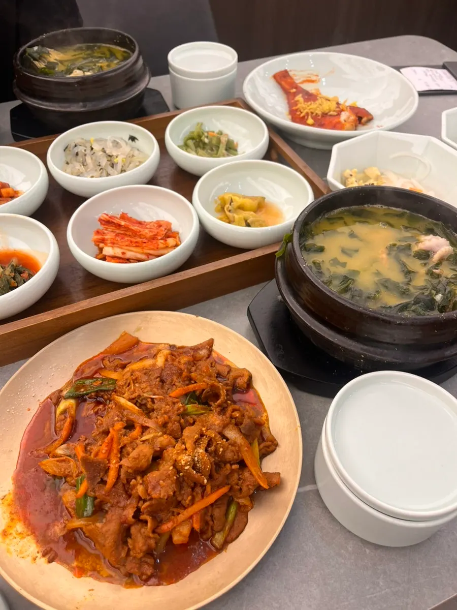 Neatly arranged banchan refill corner