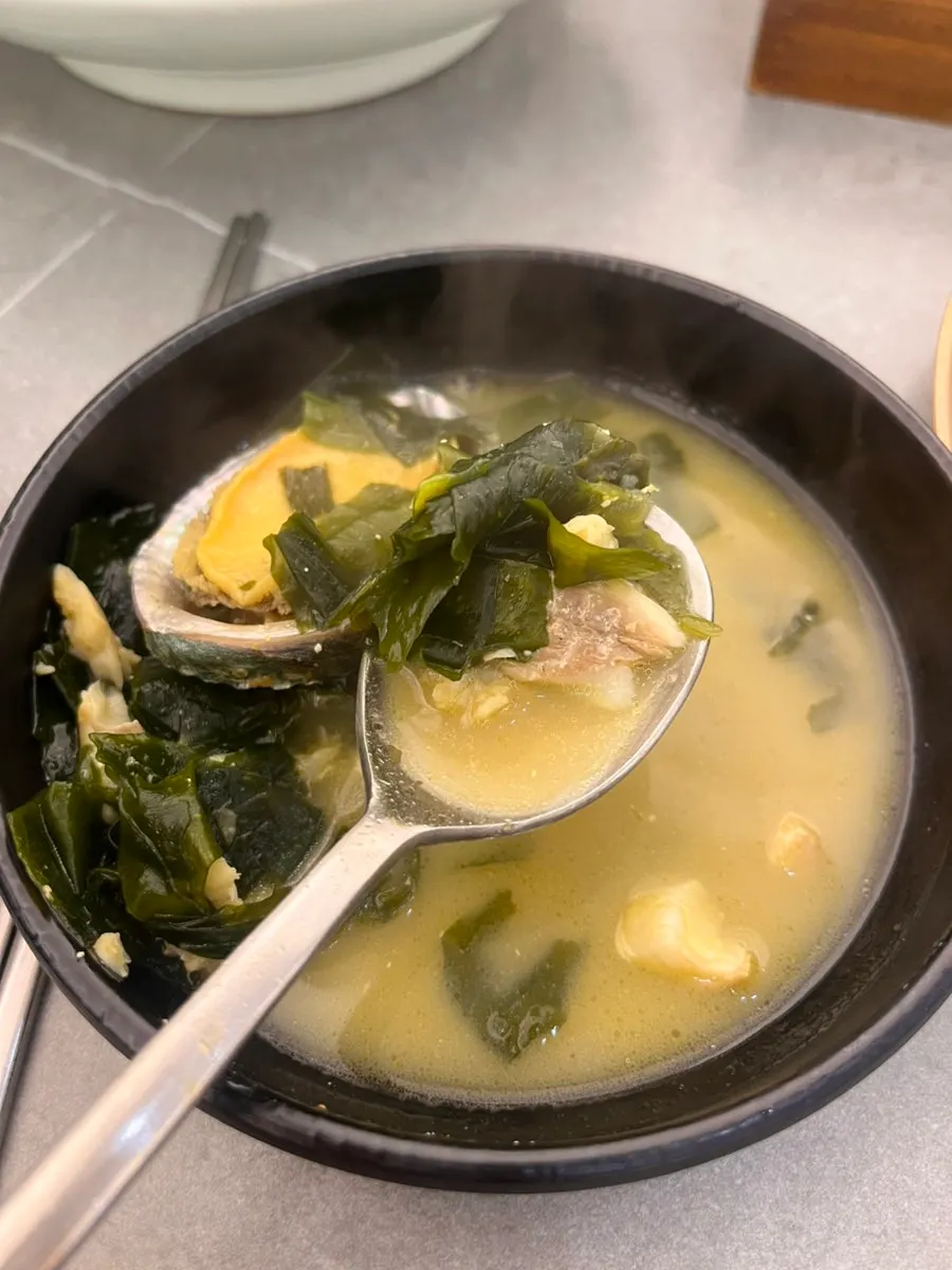 Earthenware bowl of seaweed soup with abalone and boneless flounder