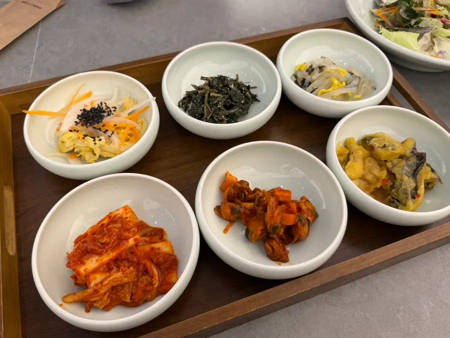 Seaweed soup pot served together with rice