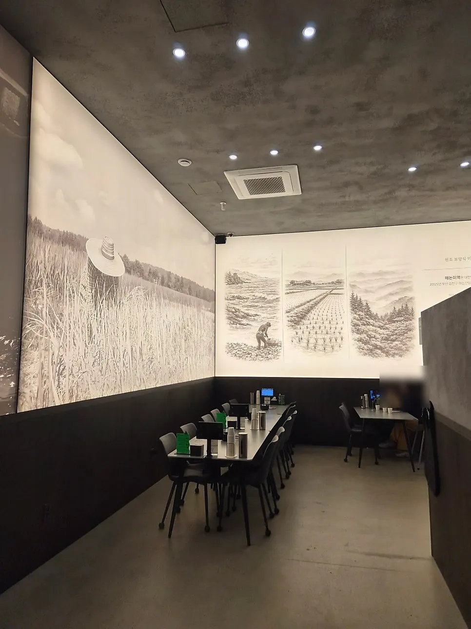 Wall at Haenon Miyeok Gwacheon Direct Branch featuring haenyeo diver artwork
