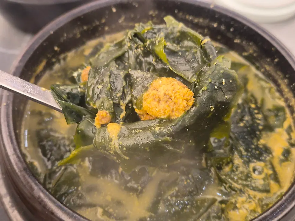 Stone pot of sea urchin roe seaweed soup packed with roe
