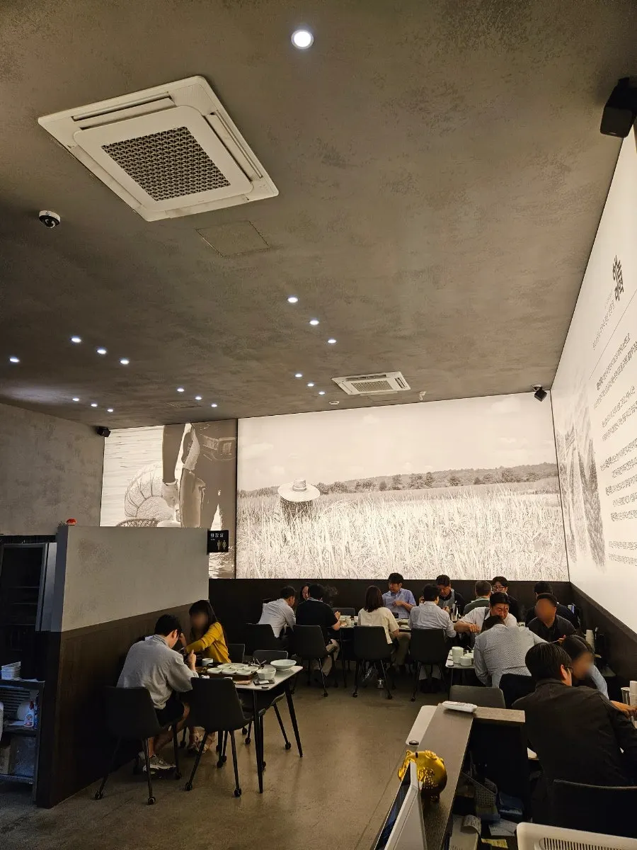 Fully seated dining hall at Haenon Miyeok Gwacheon Direct Branch