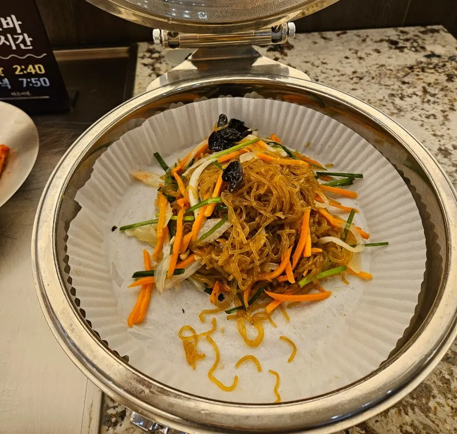 Banchan corner at the Haenon Miyeok self-serve bar