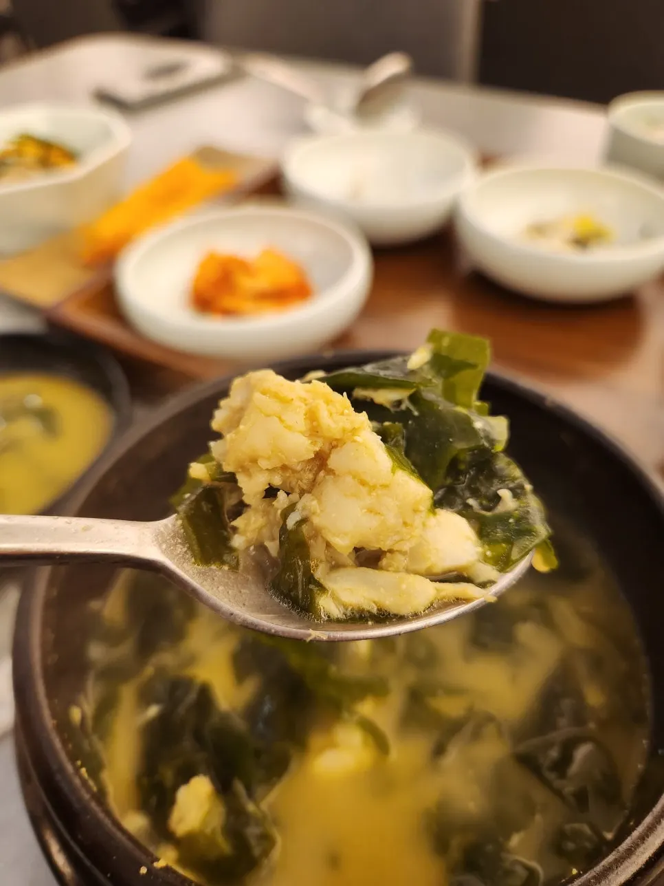 Boneless flounder seaweed soup with no bones