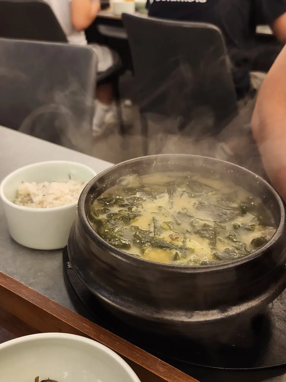 Savory-broth beef seaweed soup