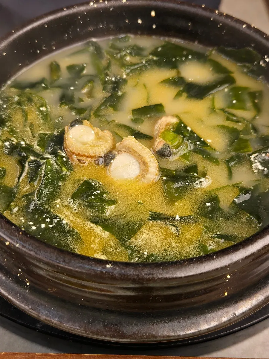 Rich beef seaweed soup broth