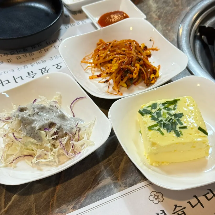 Full table of Gwacheon Haesintang basic side dishes