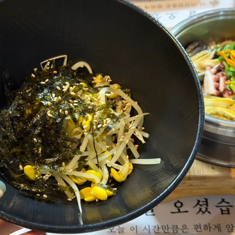 Cauldron rice served with bean sprouts, seaweed flakes, and soy sauce