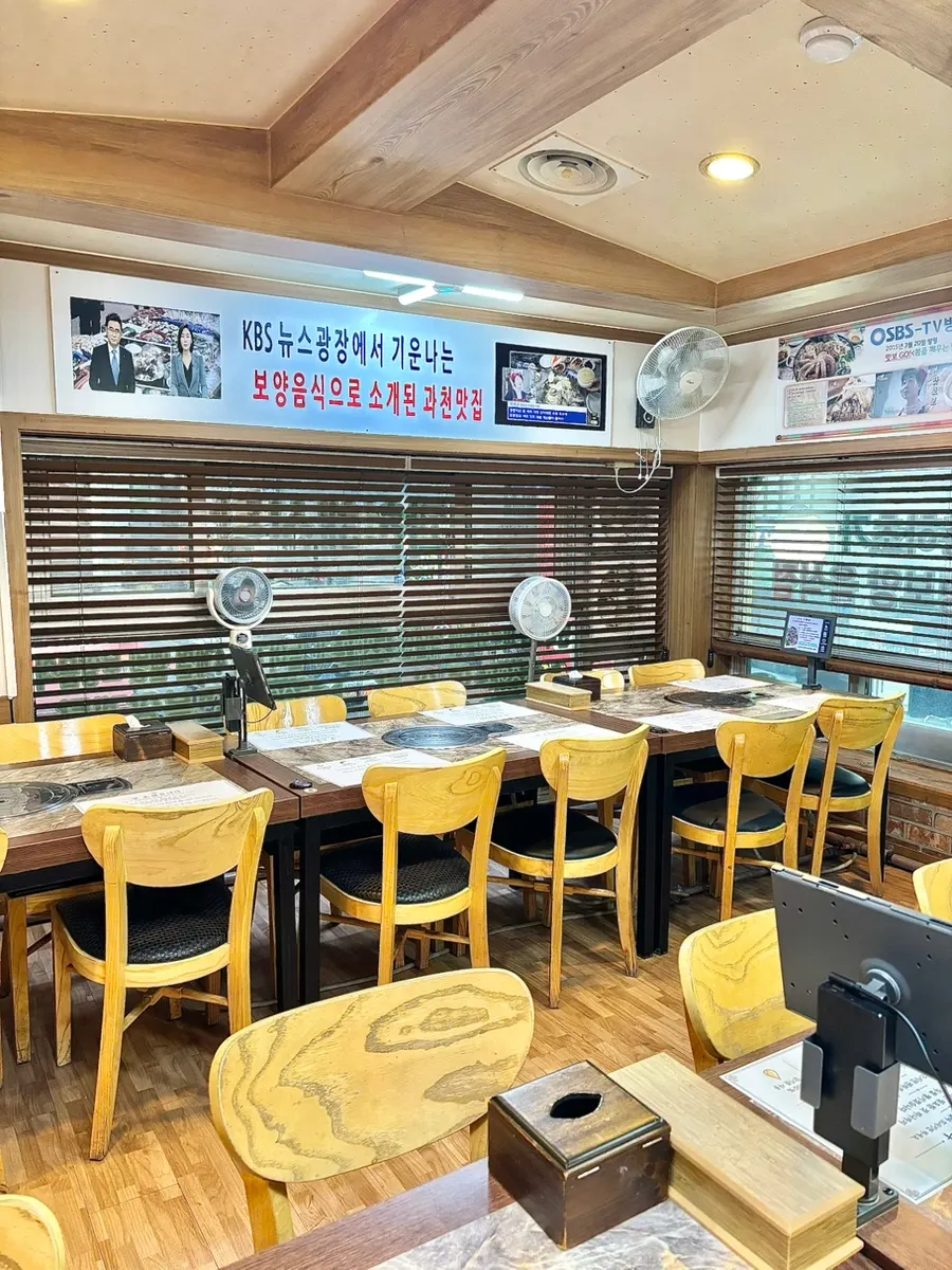 Spacious main hall interior at Gwacheon Haesintang