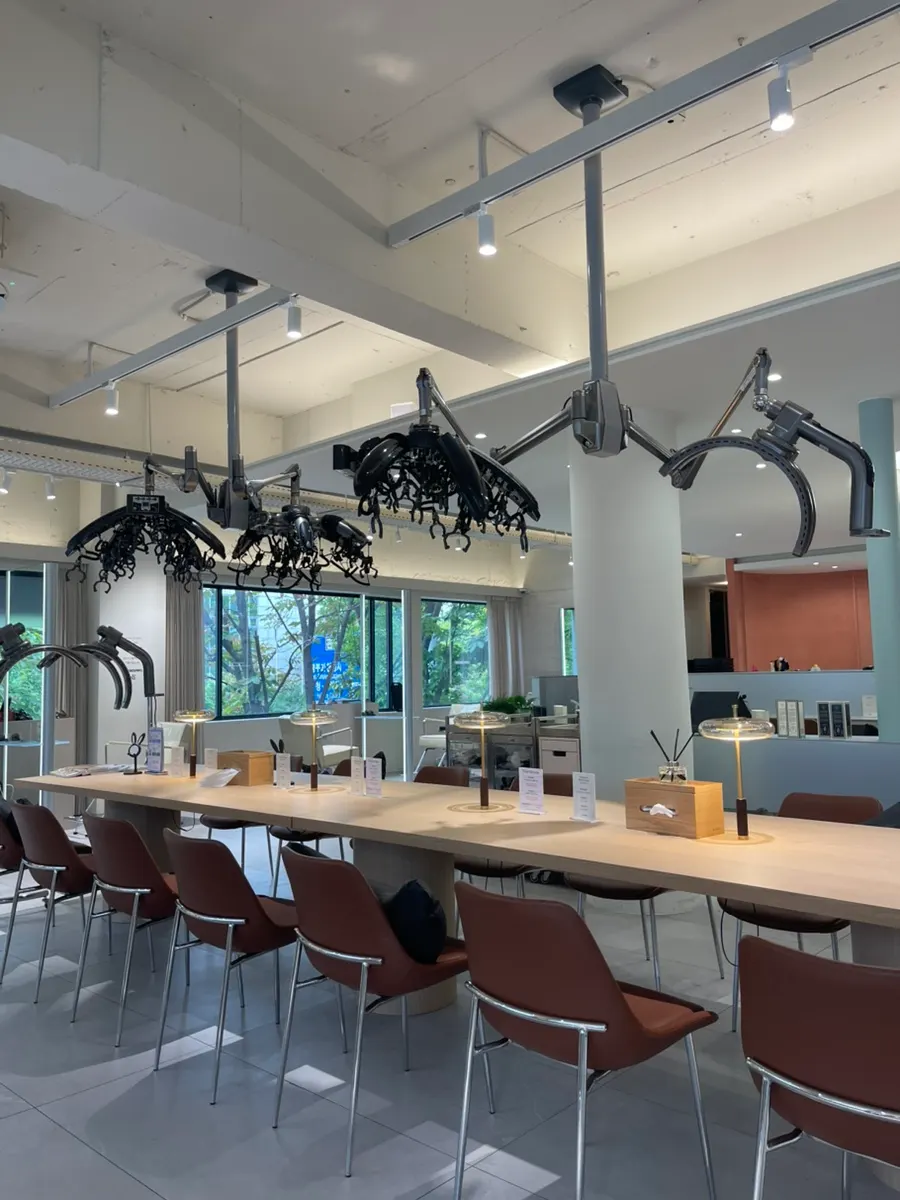 Long table, brown chairs, and track lighting