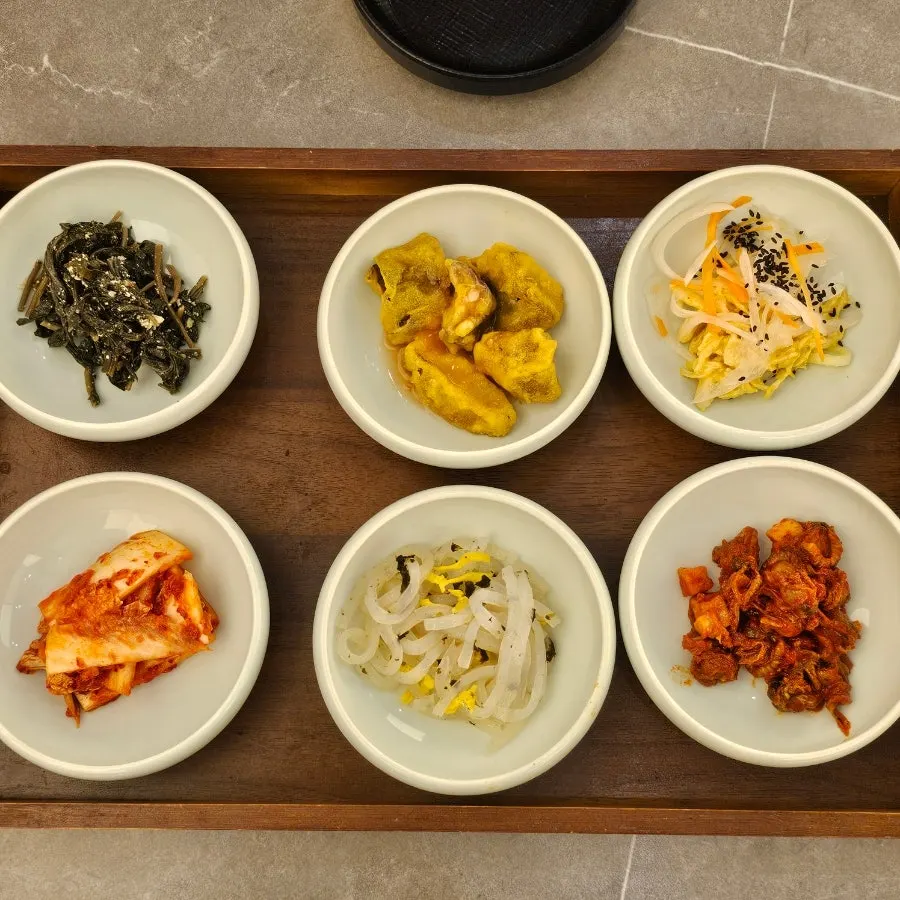 A full flounder seaweed soup set meal