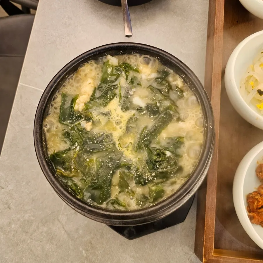 Flounder seaweed soup broth and flounder meat