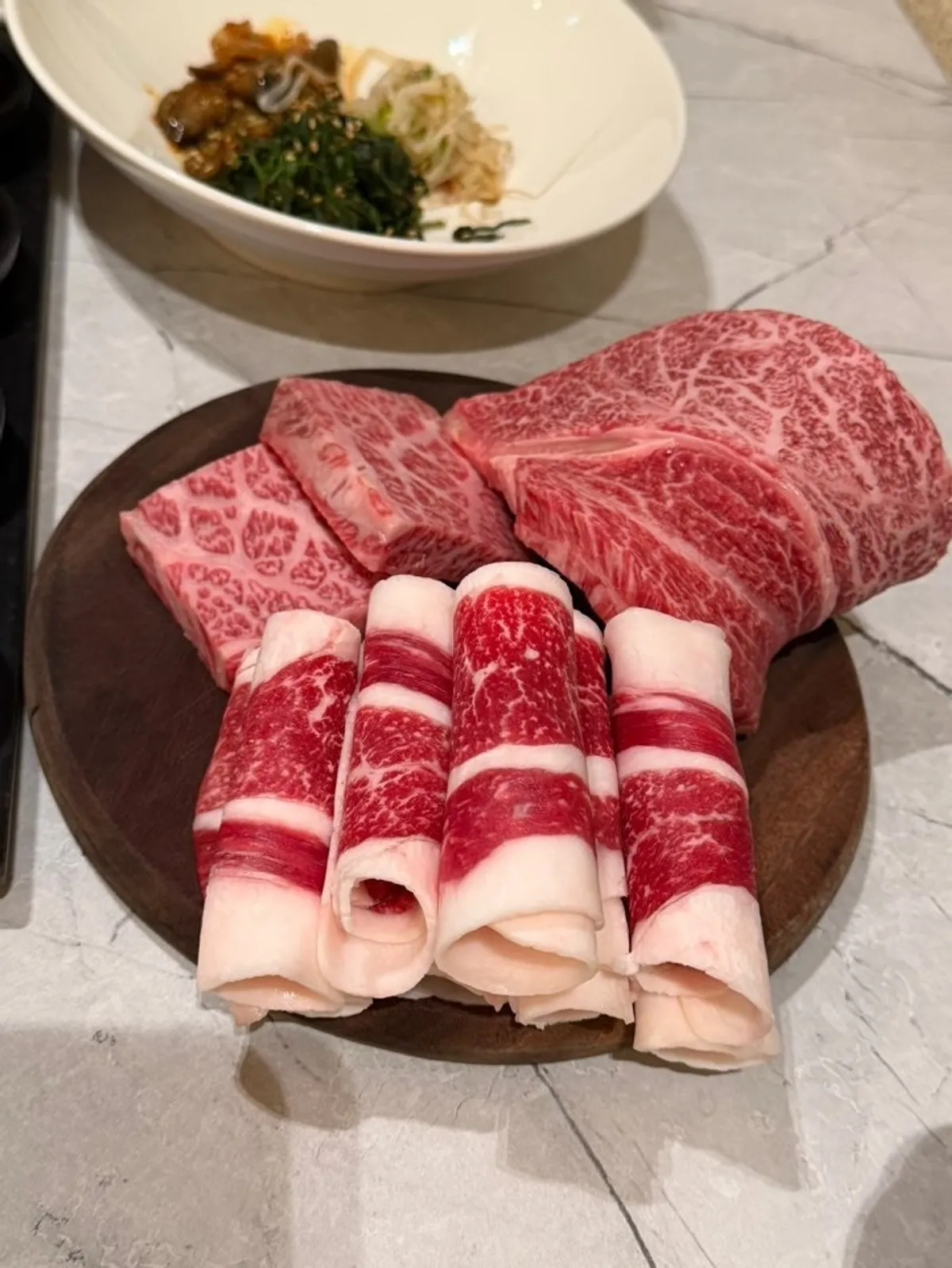 Plate of raw meat from Deomalgeum's 500g value combo set