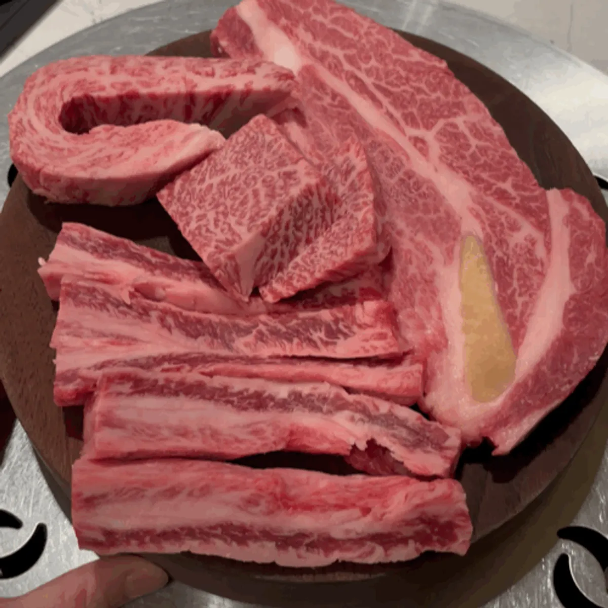 더맑음 저녁 한우 알뜰모듬 세트 접시