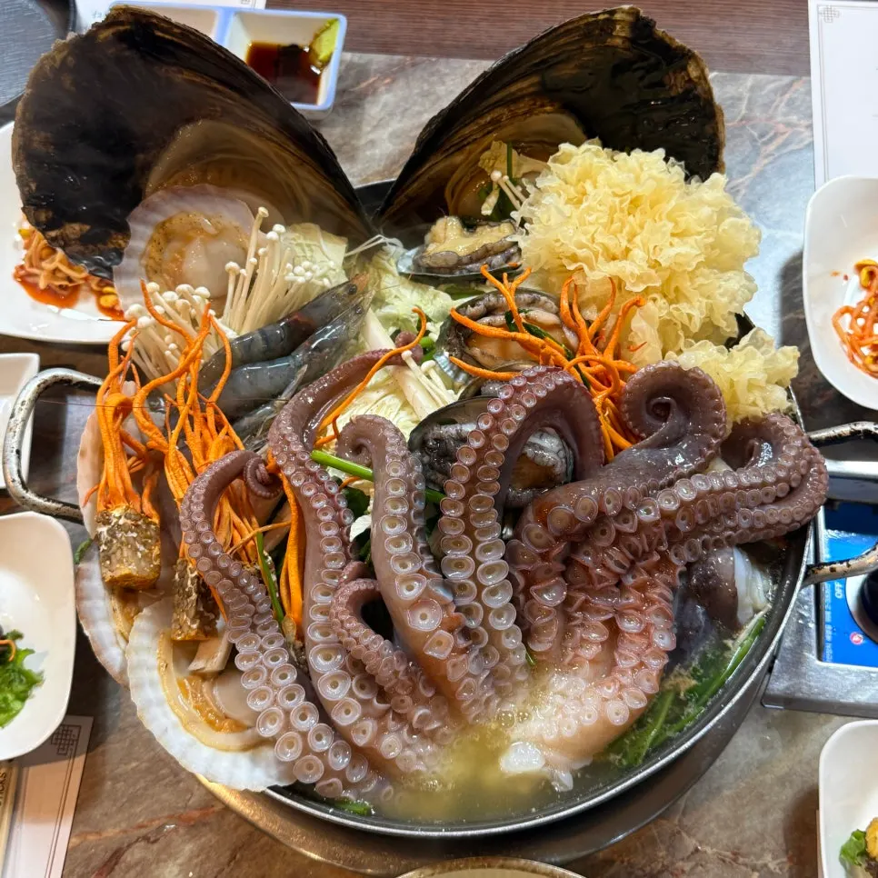 Restorative meal spread at Gwacheon Haesintang