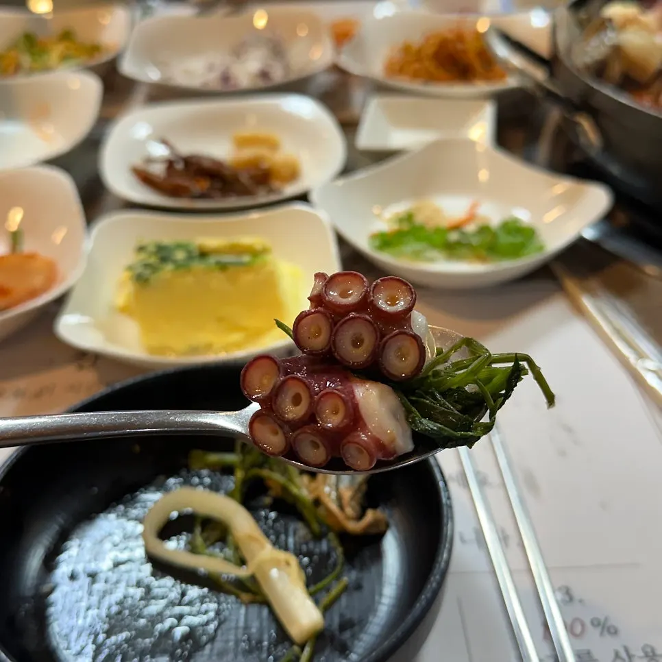 Tender-cooked blood octopus leg