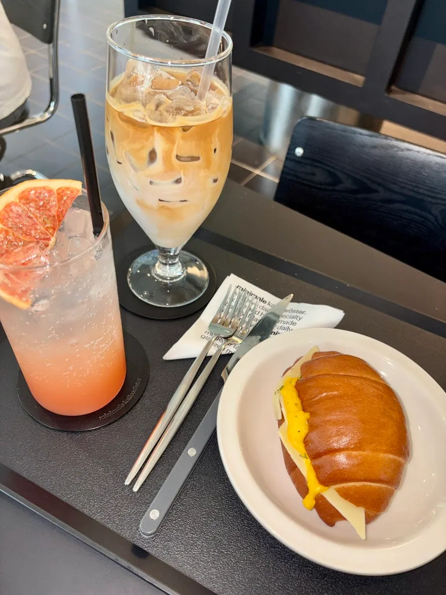 Helsinki Latte, grapefruit ade, and sandwich order