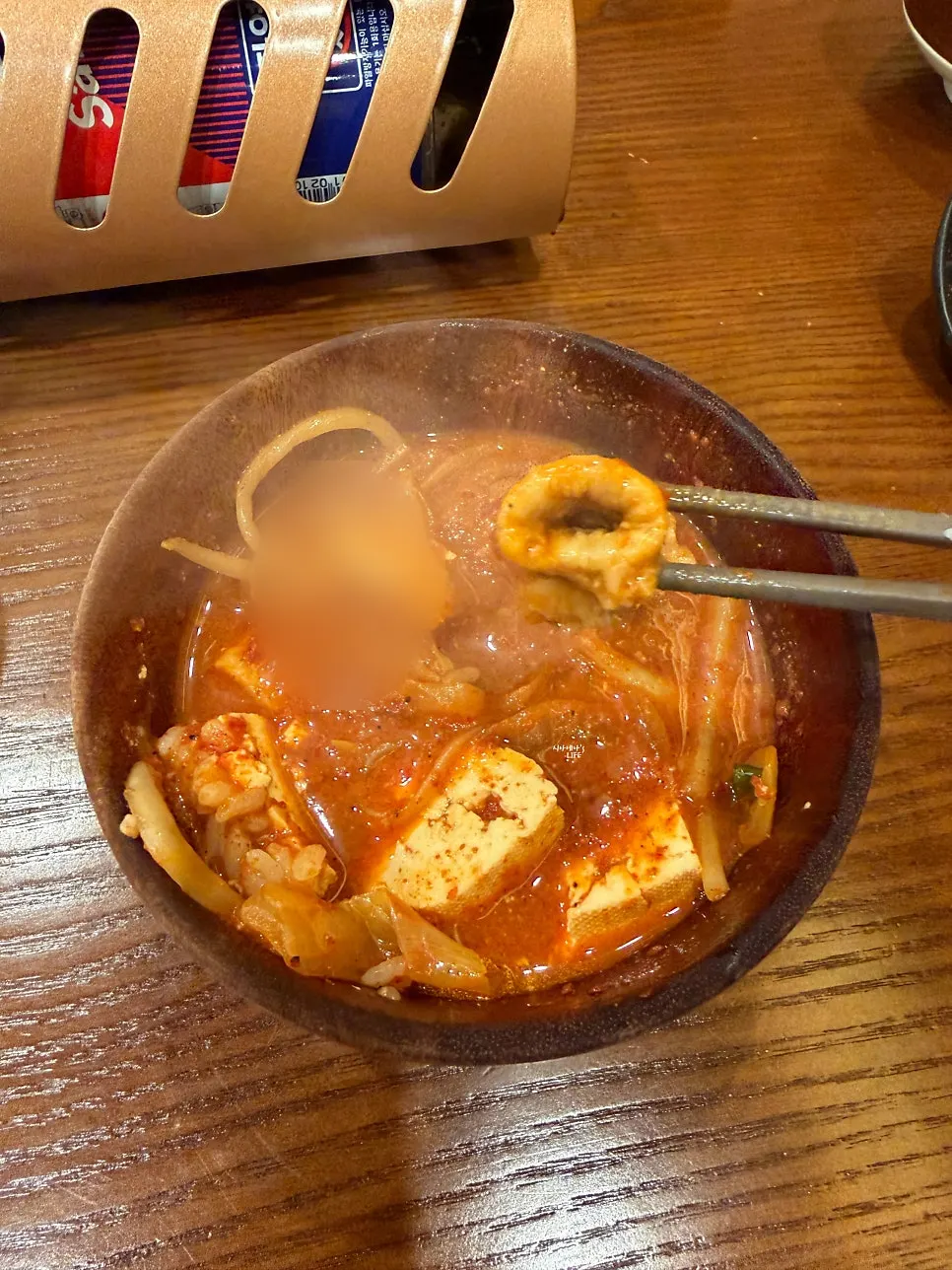 곱창전골과 공기밥을 함께 놓은 상차림