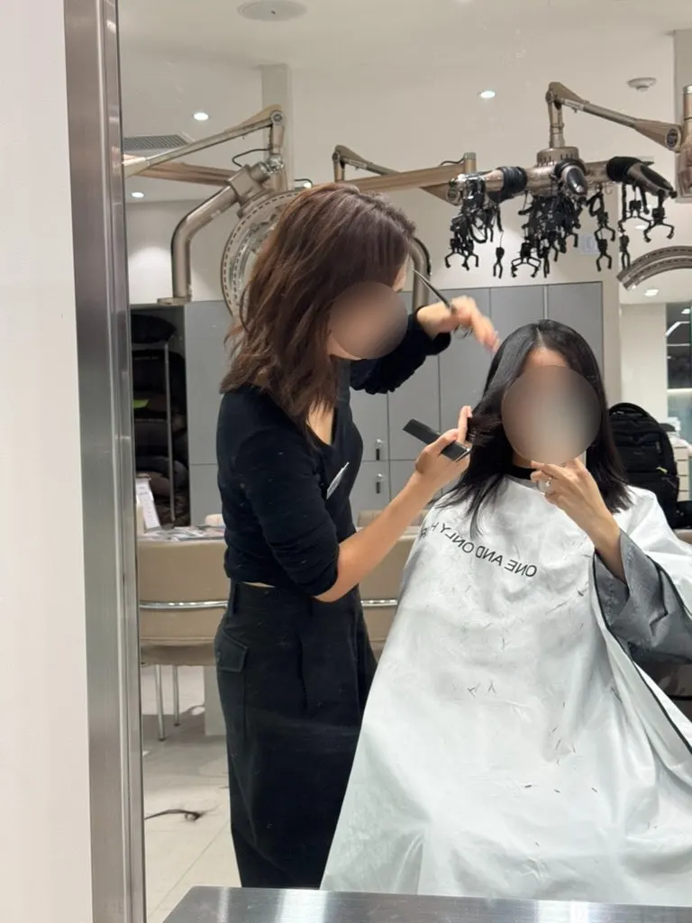 Medium-length layered-cut appointment