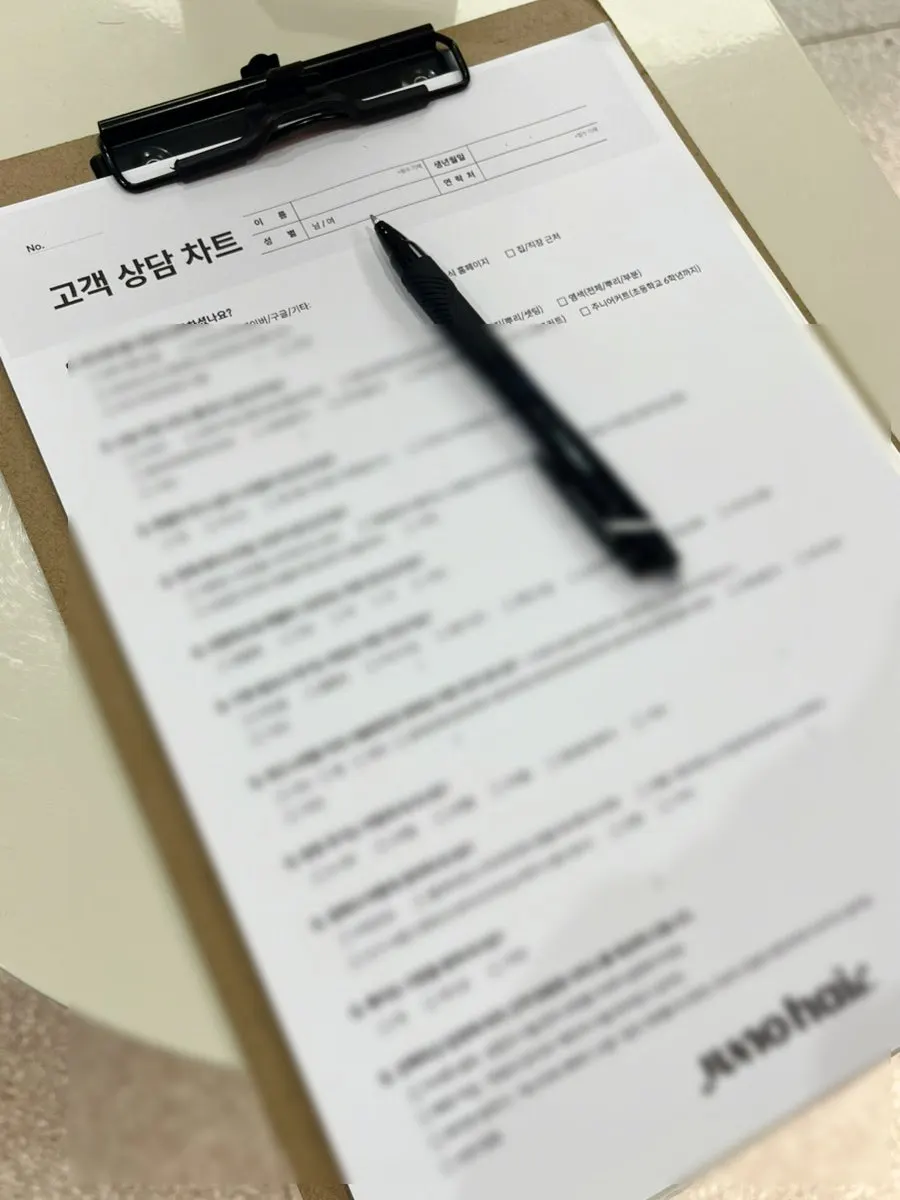 환한 조명의 시술 공간